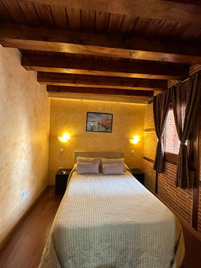 Hostal Segovia Adults Only Segóvia Exterior foto