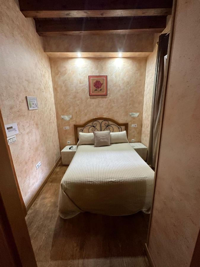 Hostal Segovia Adults Only Segóvia Exterior foto